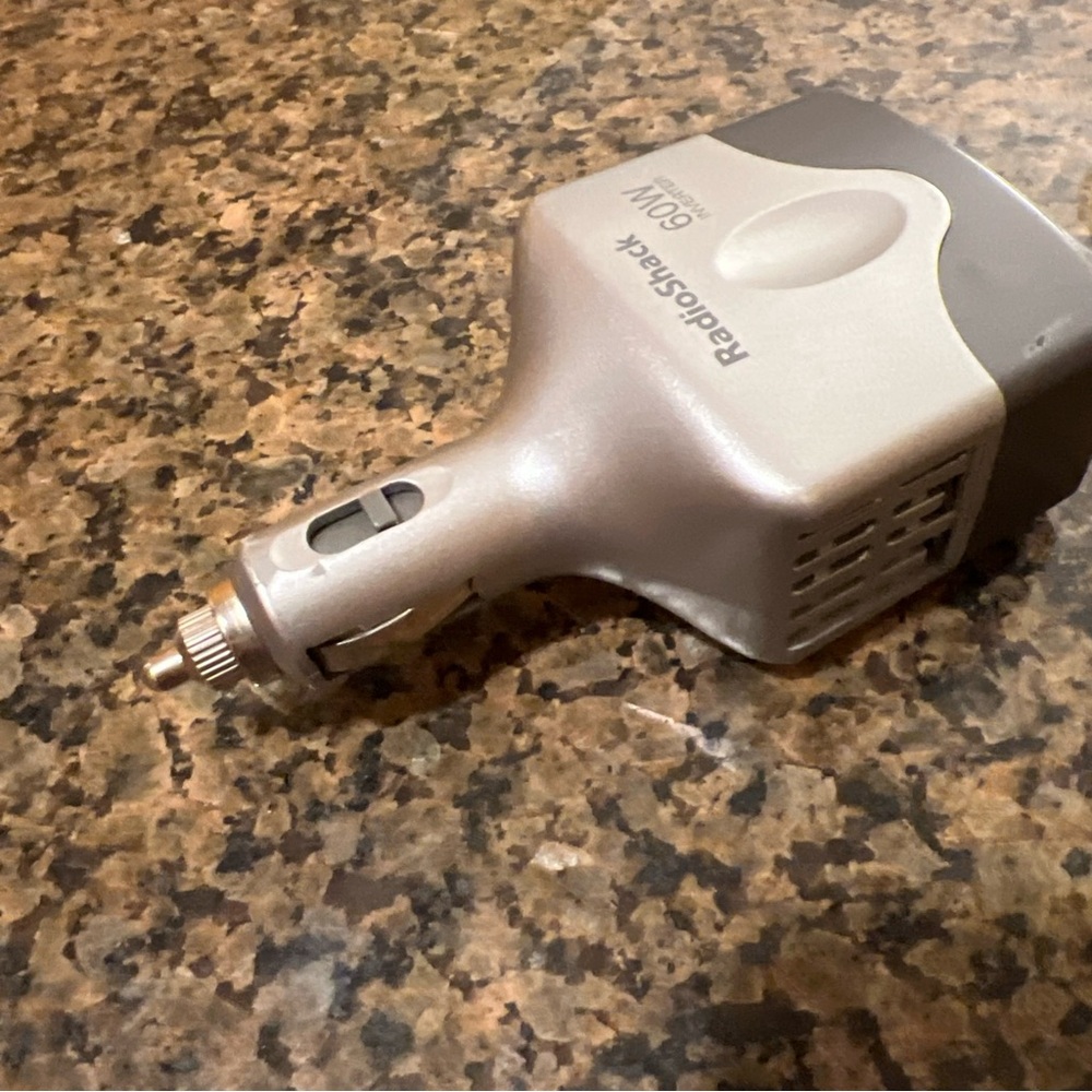 RadioShack 60W Inverter‎ - Picture 3 of 9